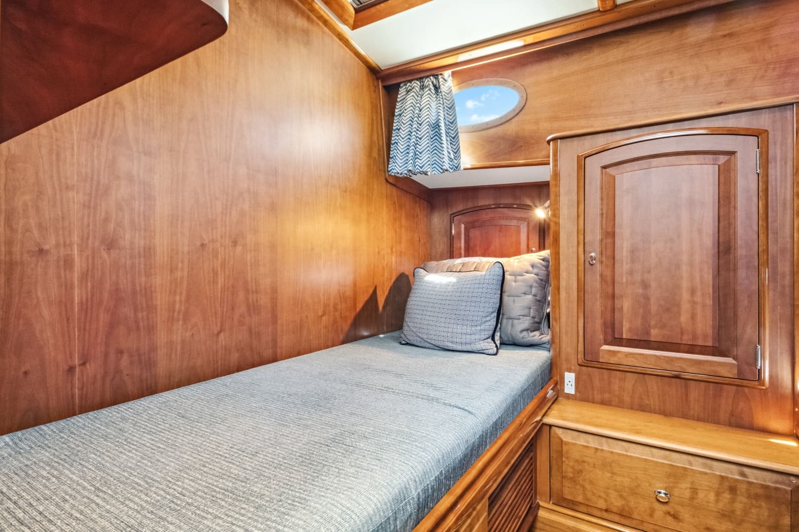 2007 Hinckley Talaria 55MY