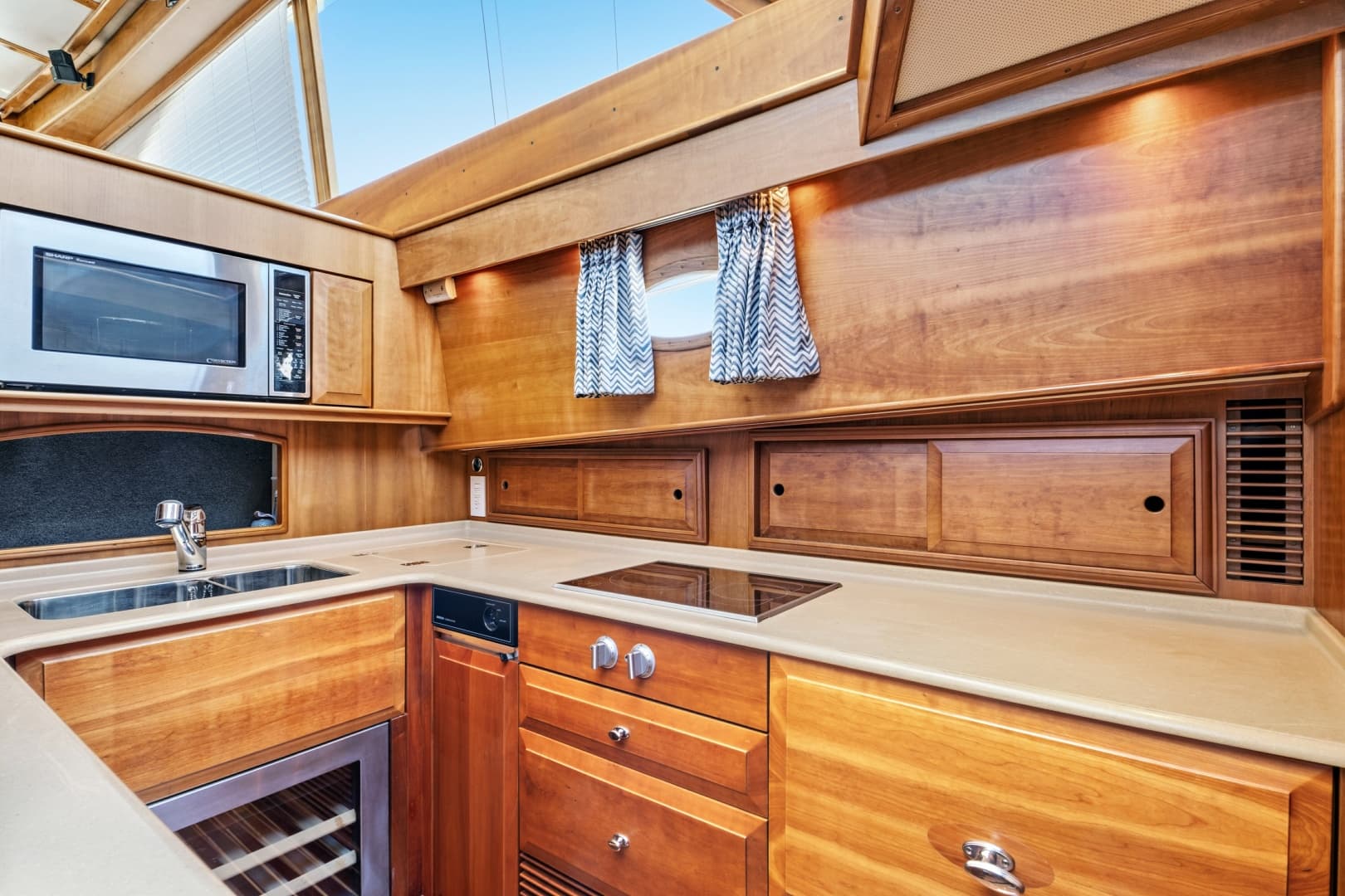 2007 Hinckley Talaria 55MY