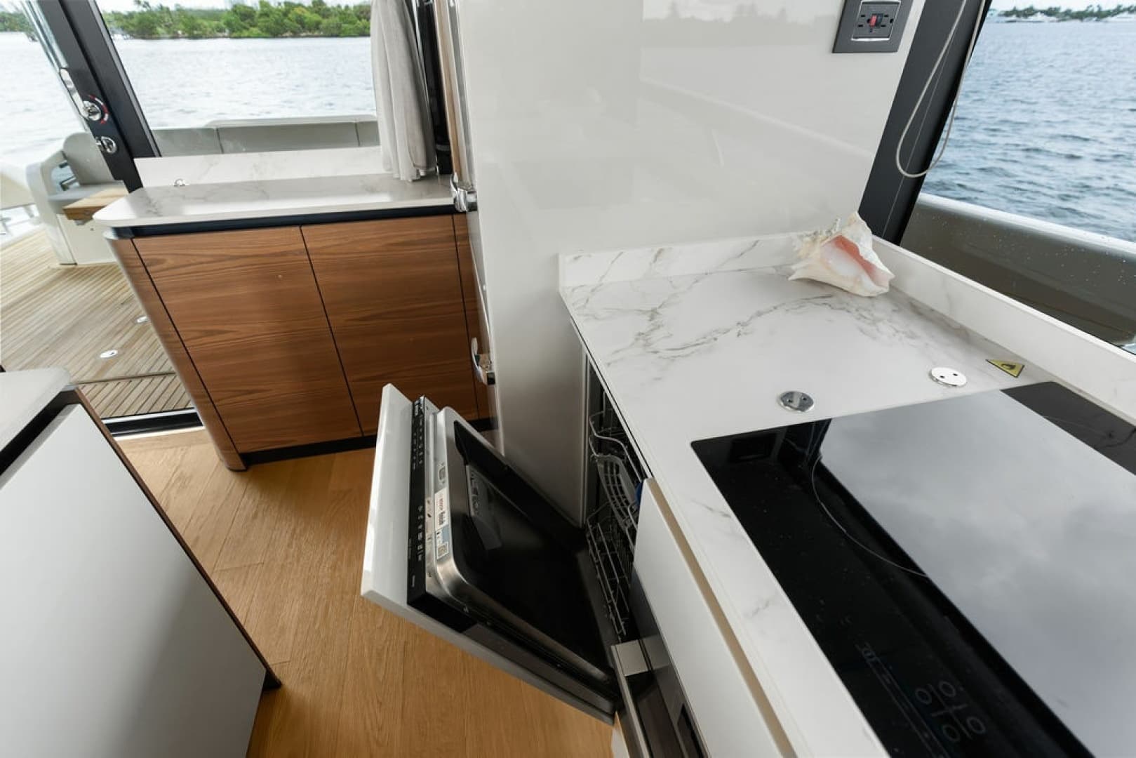 2023 Absolute Navetta 64