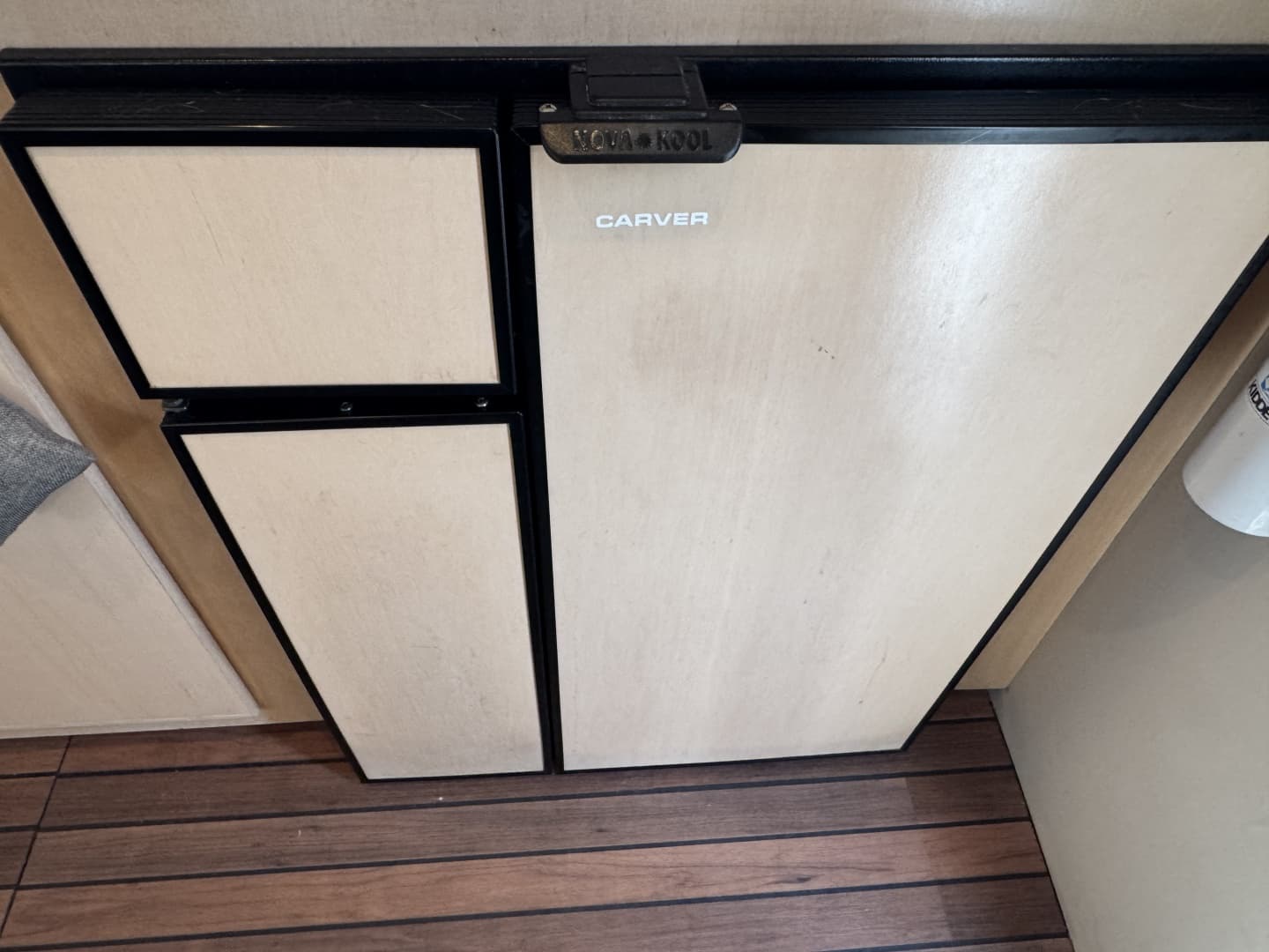 1999 Carver 370 Voyager