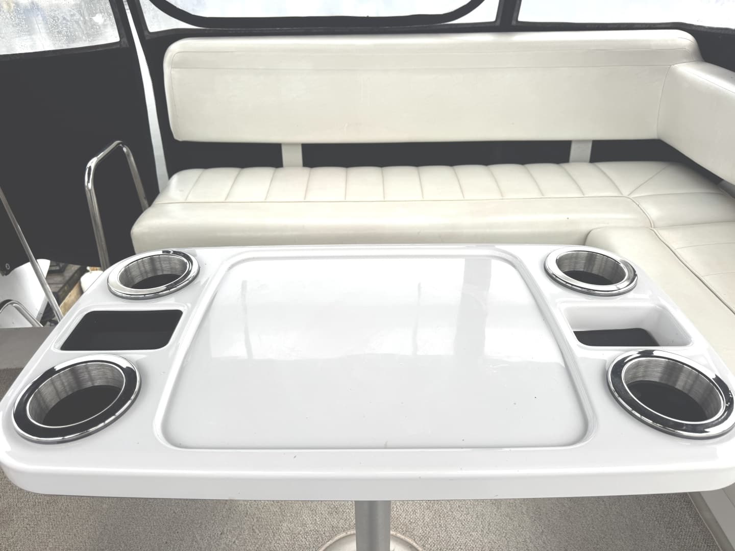 1999 Carver 370 Voyager