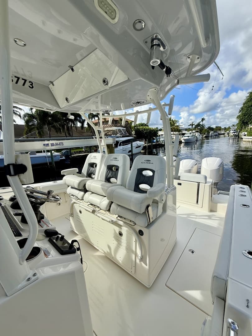 2021 Cobia 350