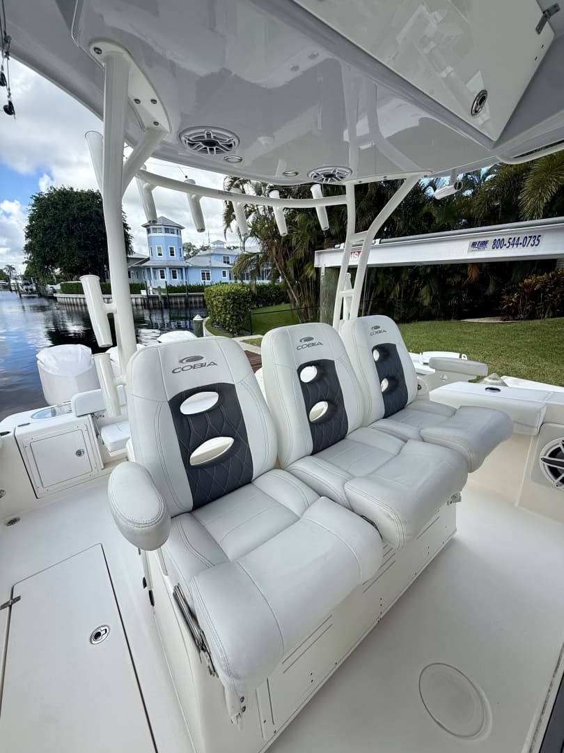 2021 Cobia 350