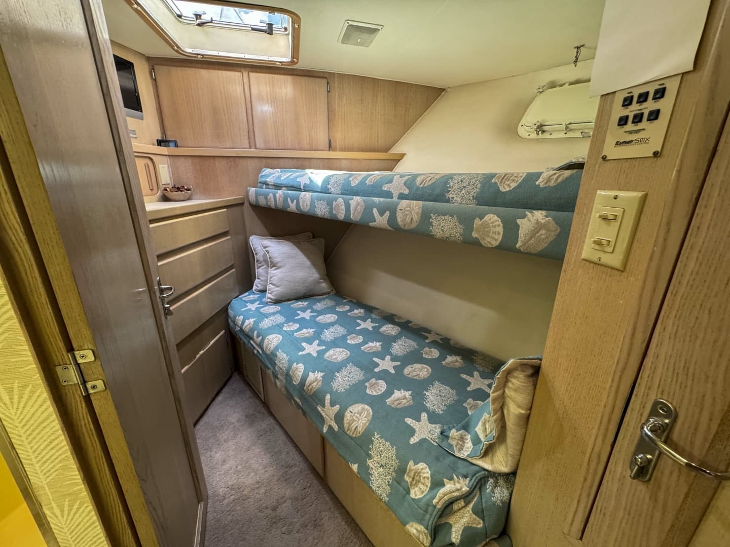 1991 Hatteras 70 Cockpit Motor Yacht