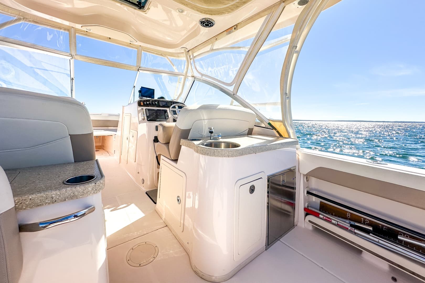 2014 Grady-White 307 Freedom