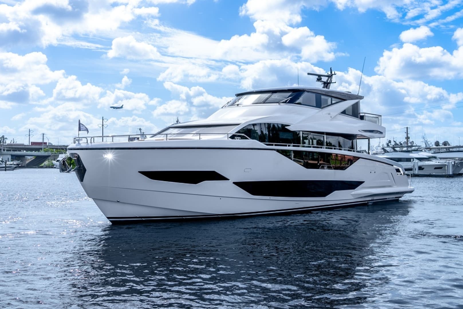 2025 Sunseeker 90 Ocean Enclosed
