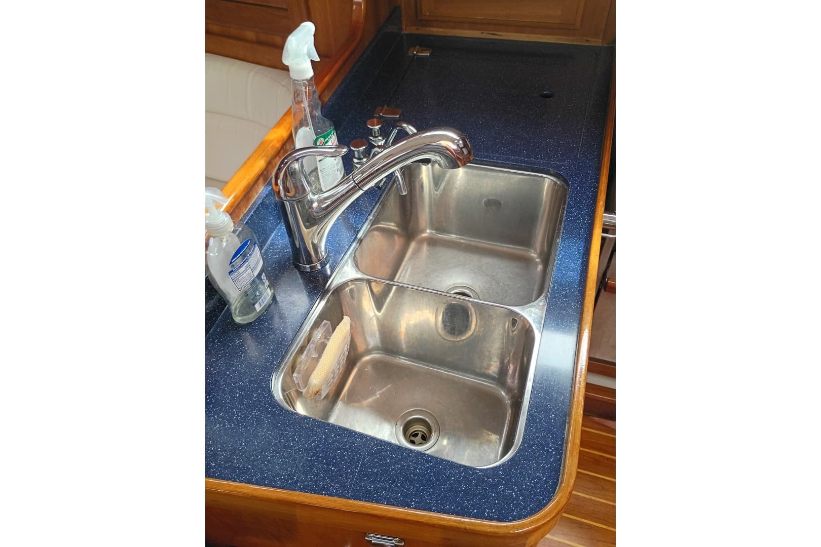 2005 Sabre 426
