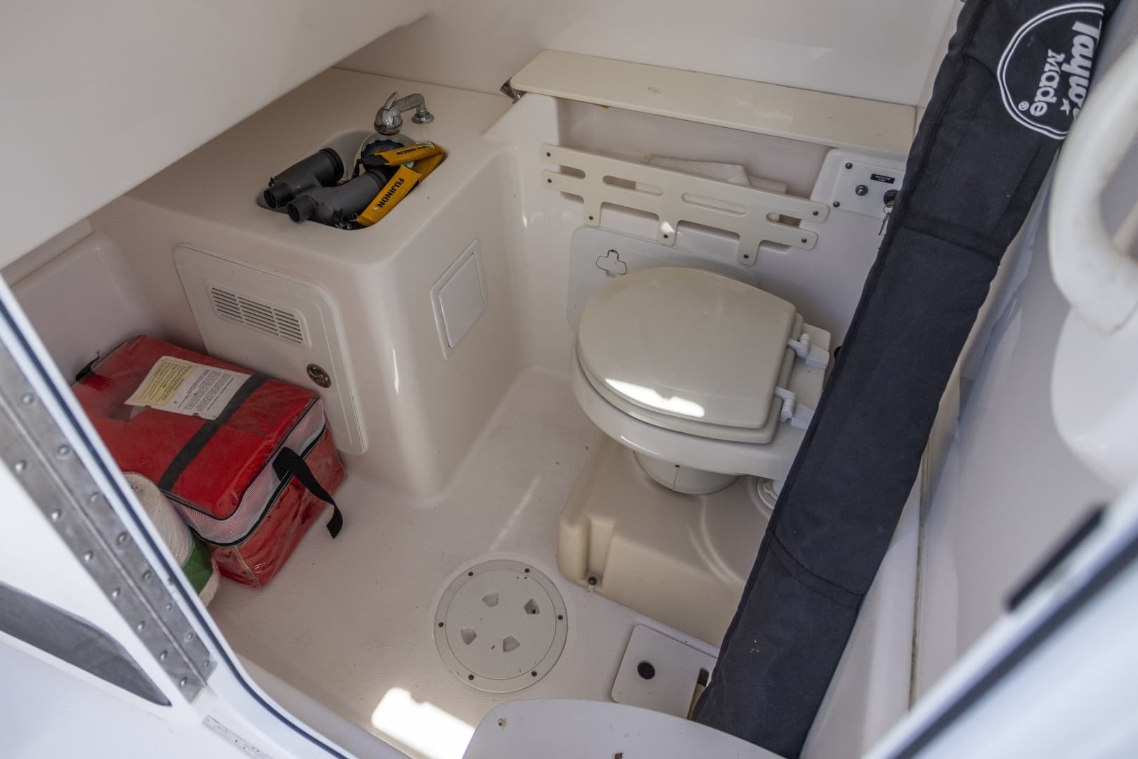 2012 Everglades 295 CENTER CONSOLE