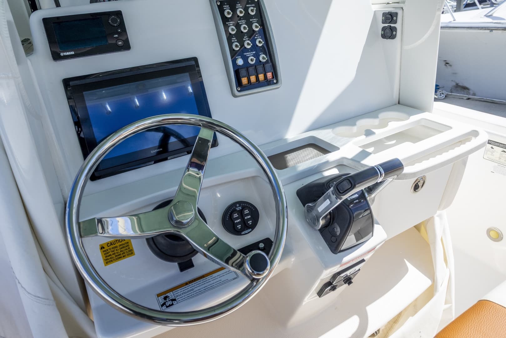 2012 Everglades 295 CENTER CONSOLE