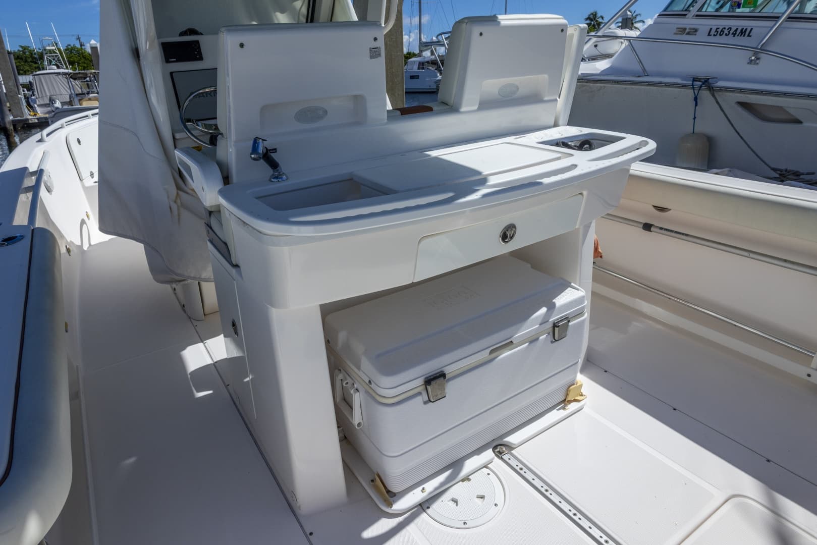 2012 Everglades 295 CENTER CONSOLE