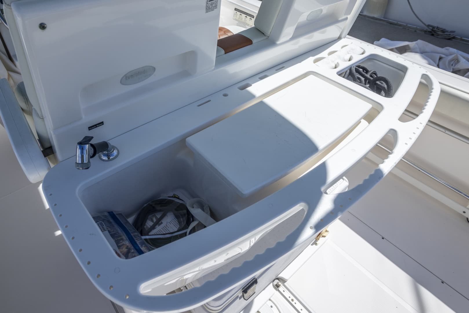 2012 Everglades 295 CENTER CONSOLE