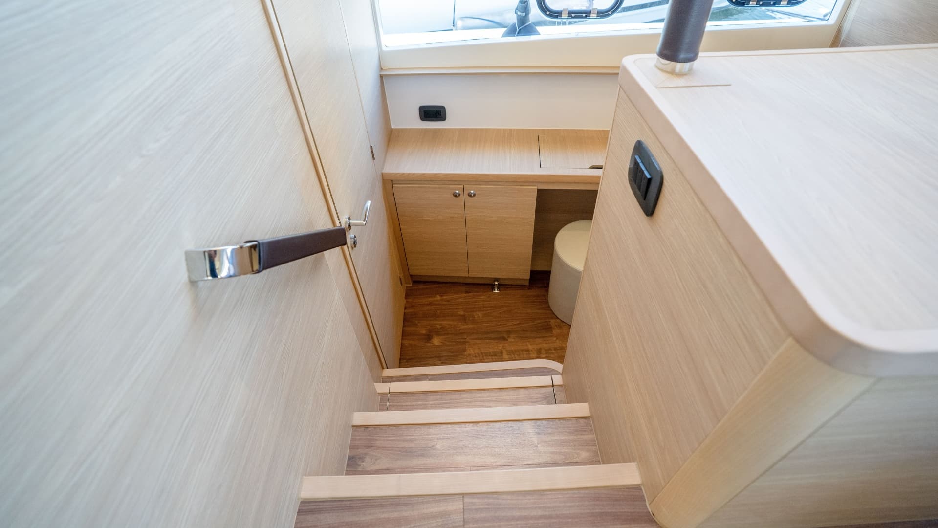 2025 Aquila 54 Yacht