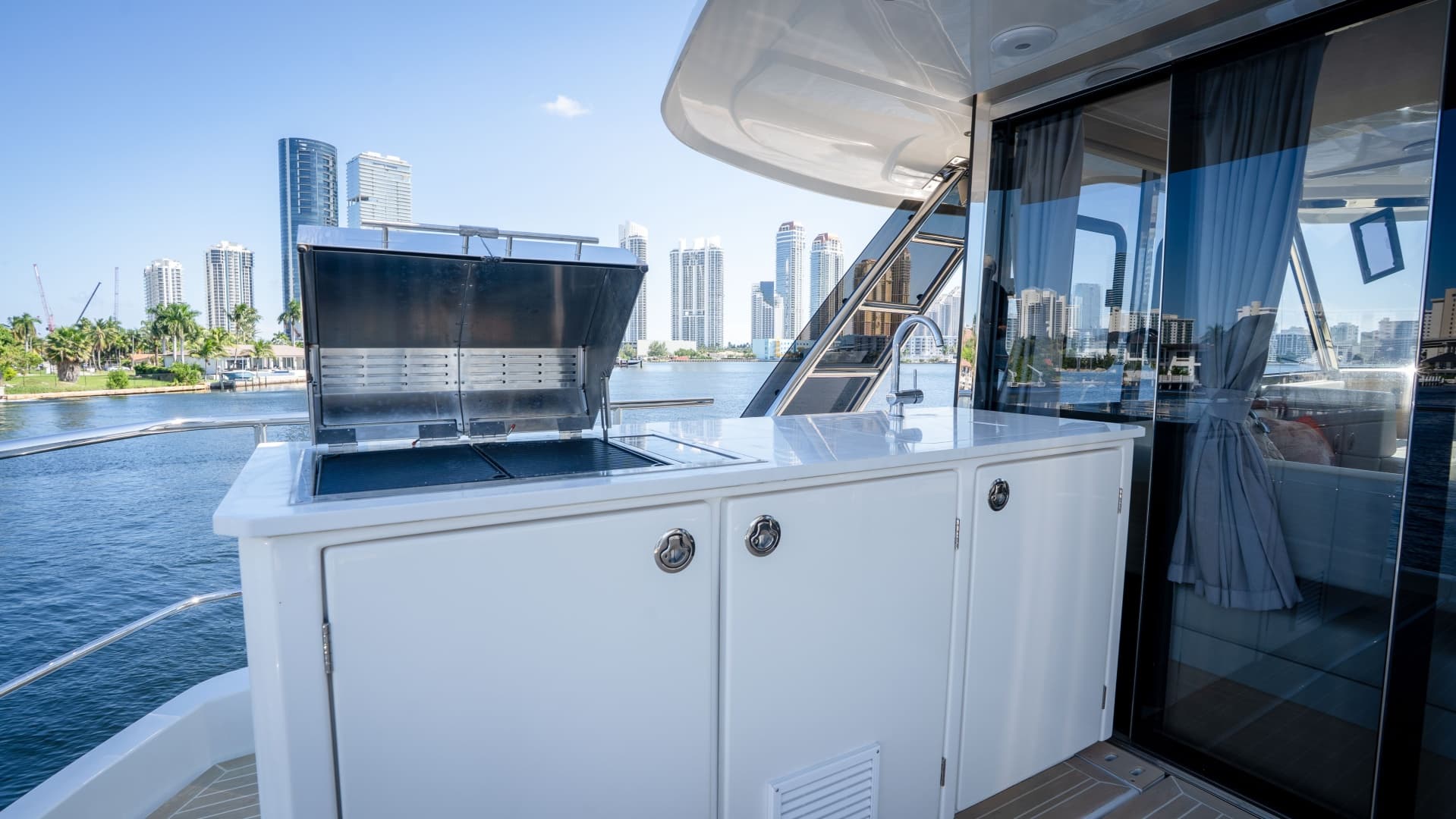 2025 Aquila 54 Yacht