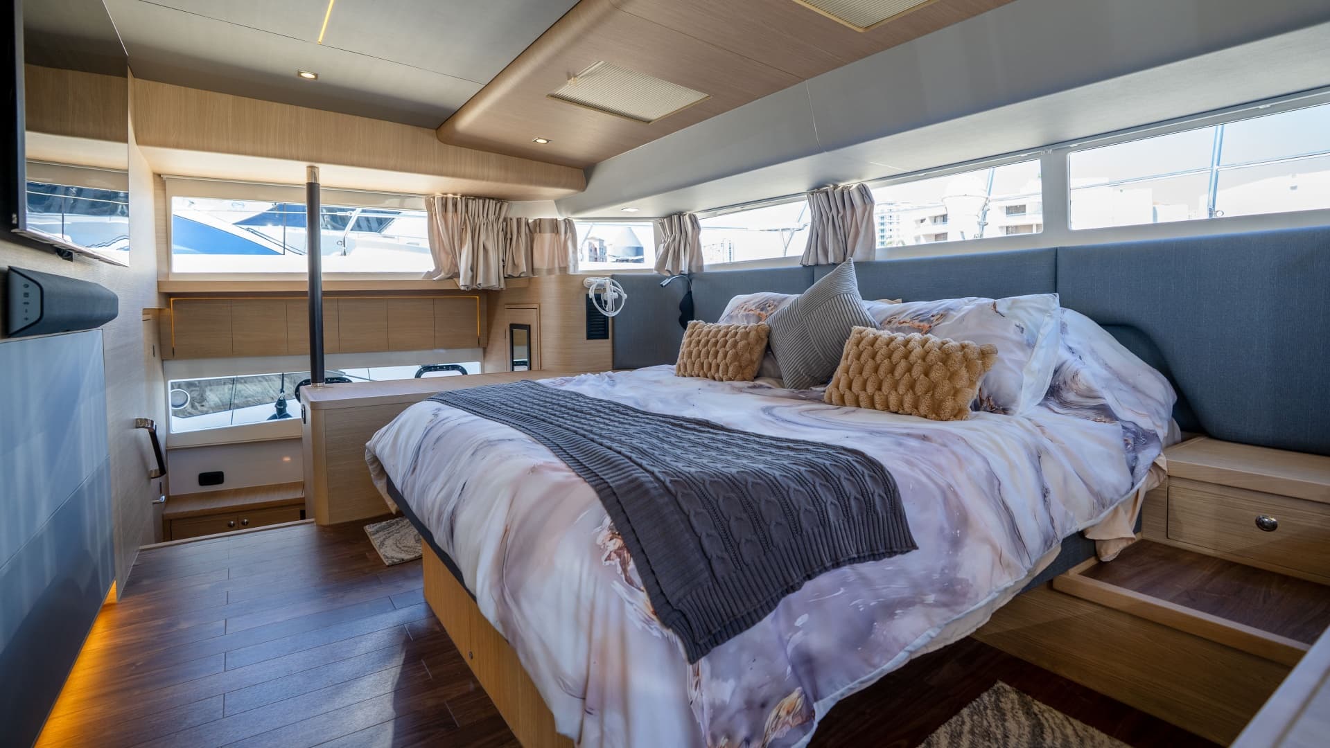 2025 Aquila 54 Yacht