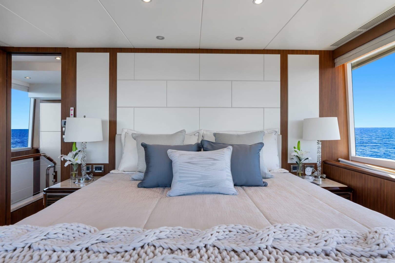 2021 Ocean Alexander 32L Motor Yacht