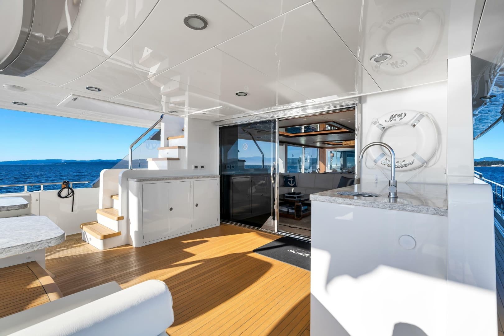2021 Ocean Alexander 32L Motor Yacht