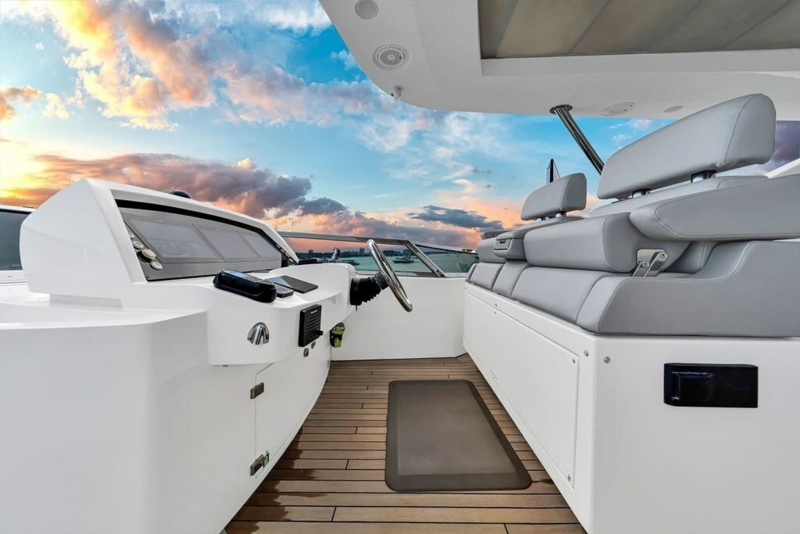 2017 Azimut 84