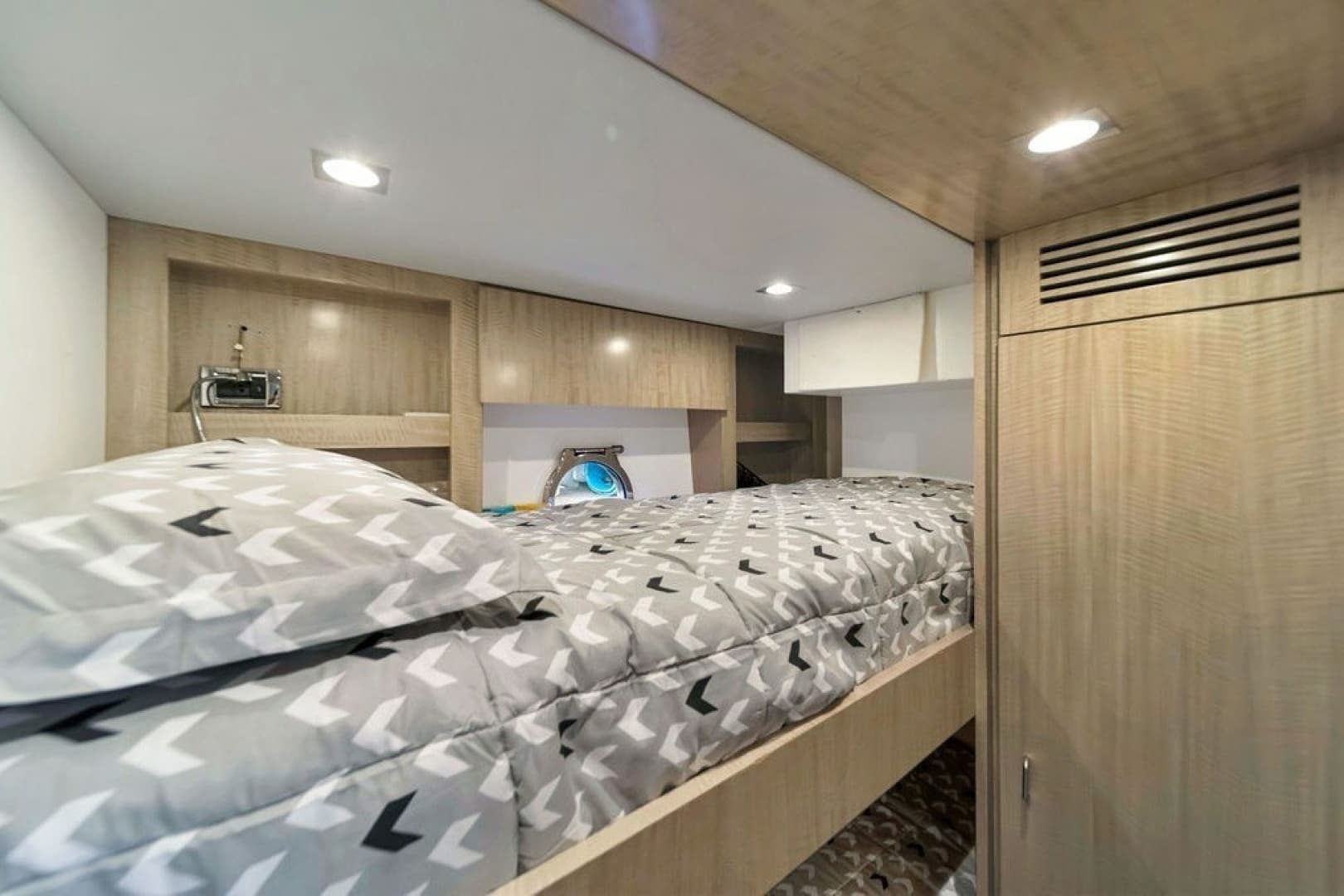 2017 Azimut 84
