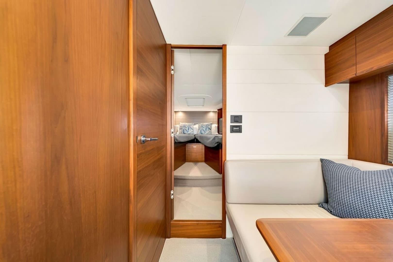 2015 Princess V48