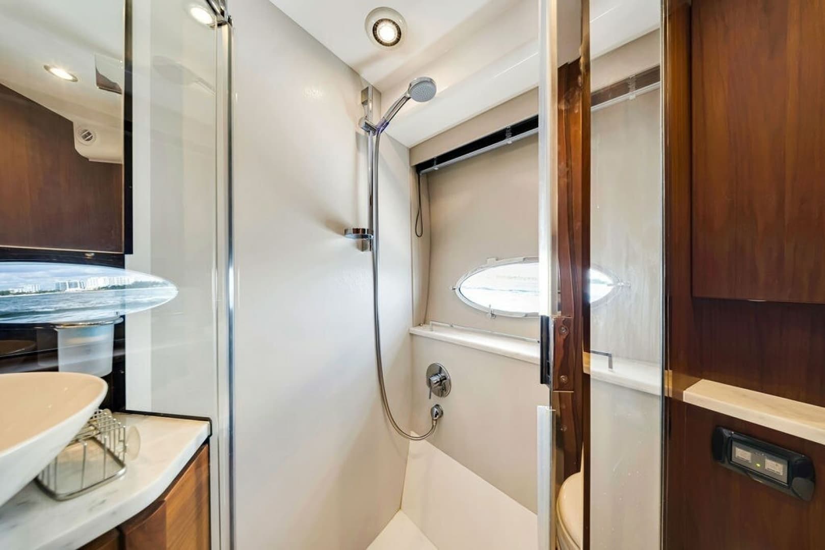 2015 Princess V48