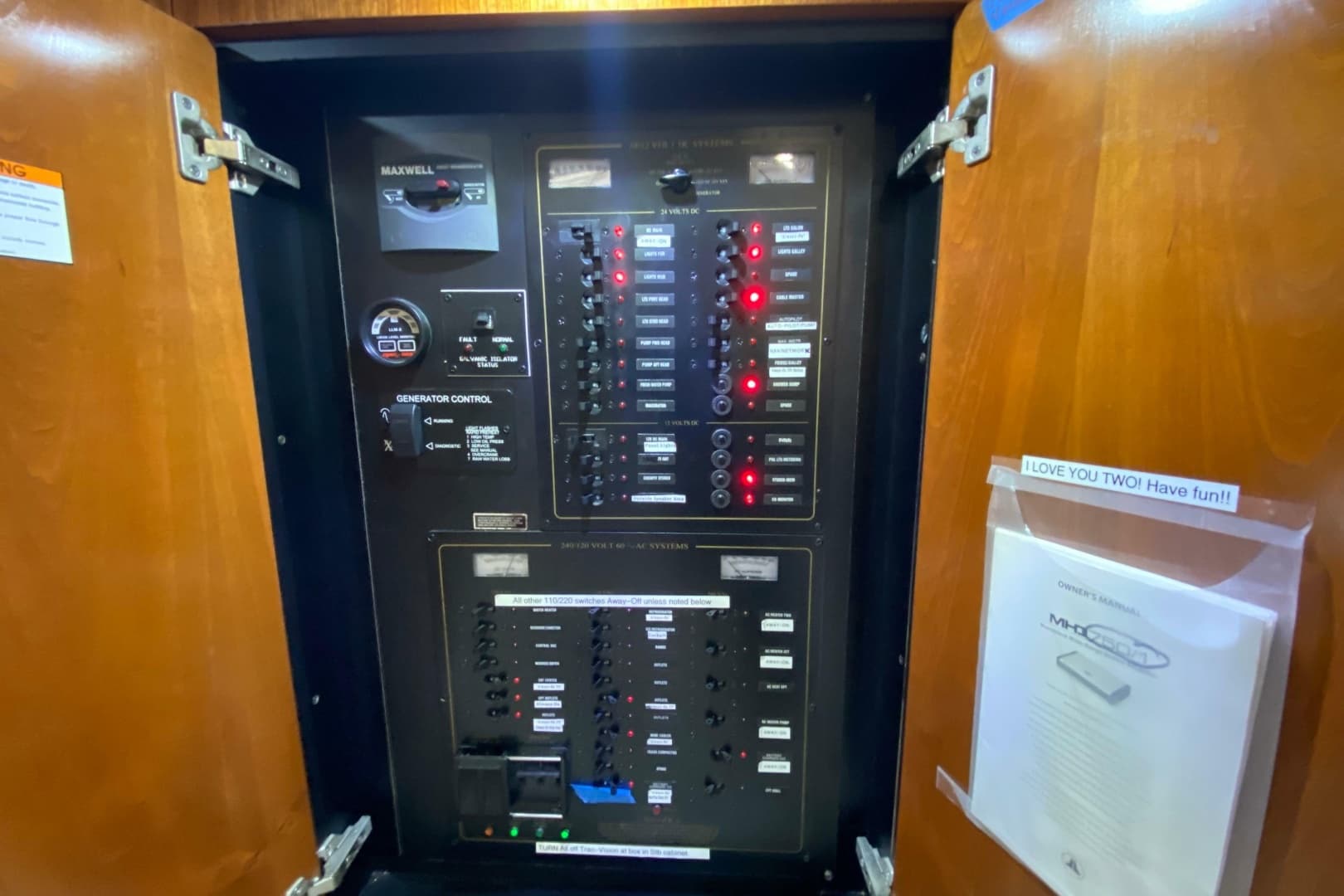 2006 Cruisers Yachts 520 Express
