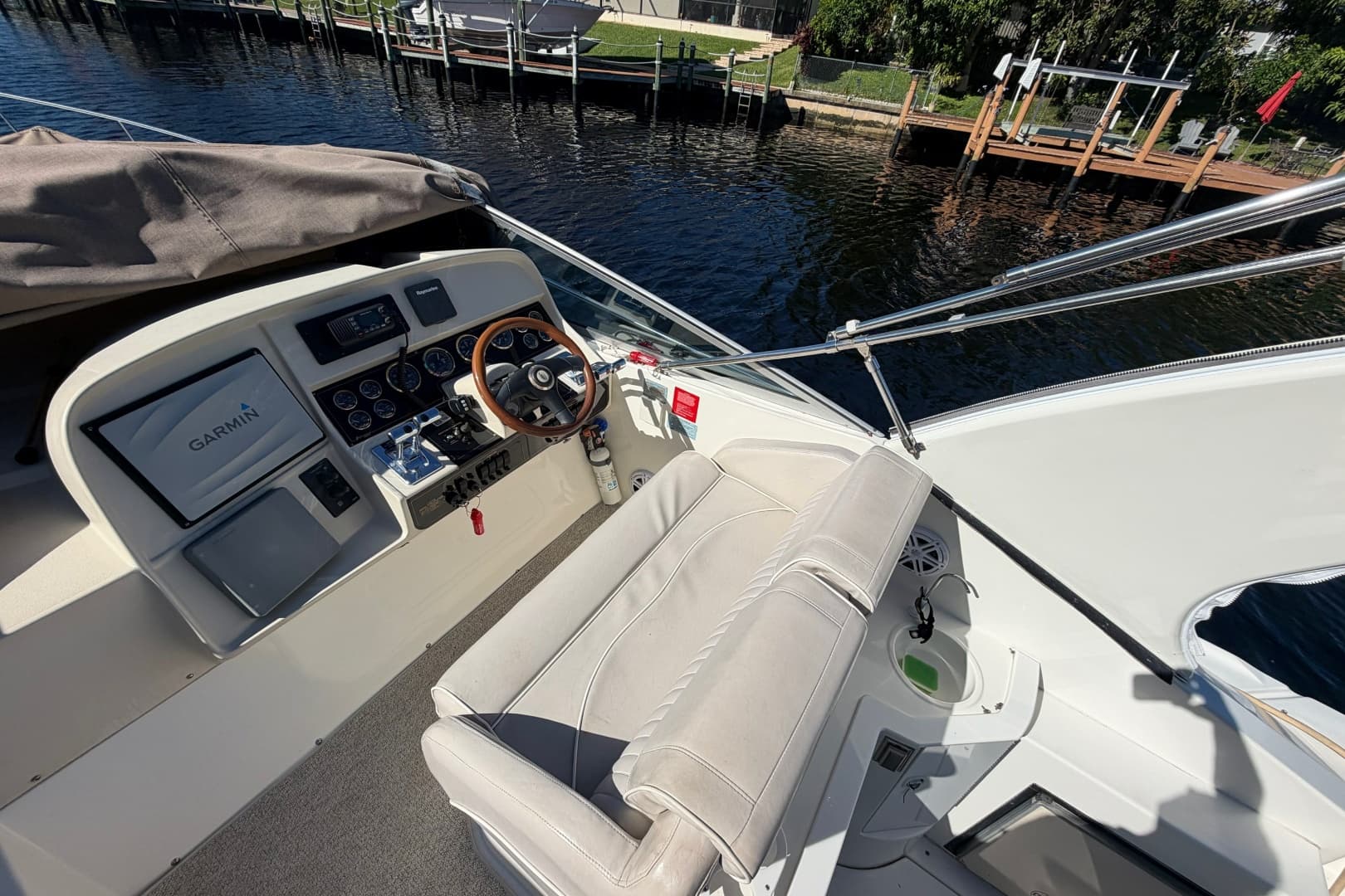 2000 Cruisers Yachts 3575 Express