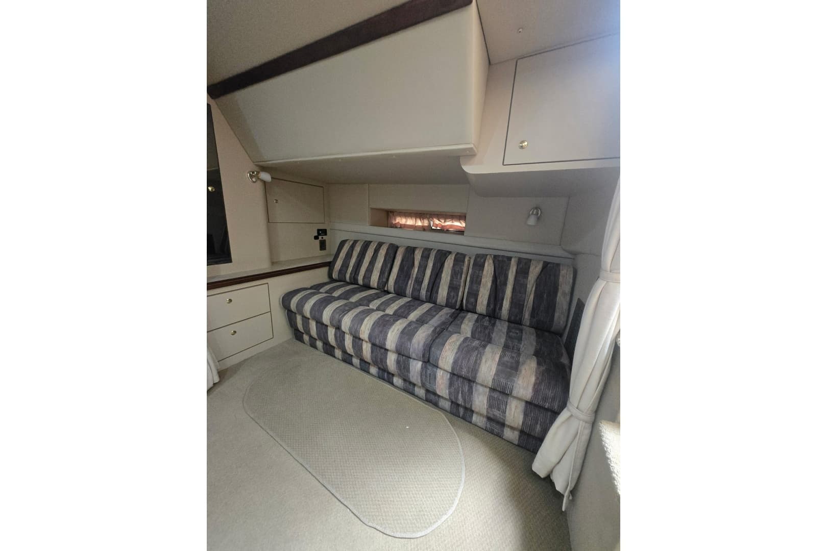 2000 Cruisers Yachts 3575 Express