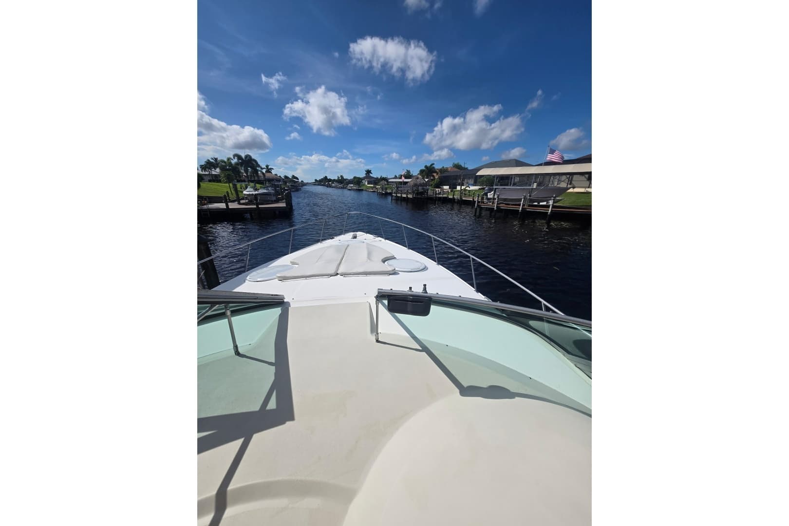 2000 Cruisers Yachts 3575 Express