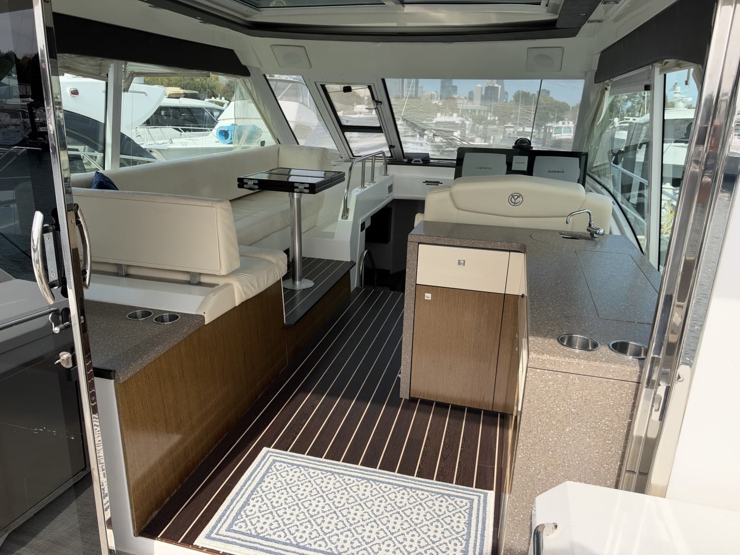 2011 Cruisers Yachts 48 Cantius
