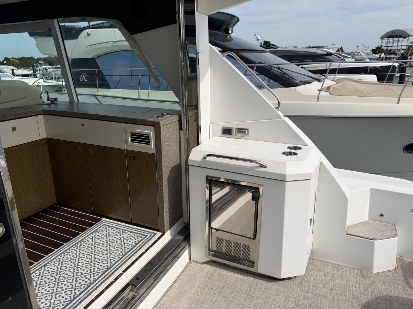 2011 Cruisers Yachts 48 Cantius