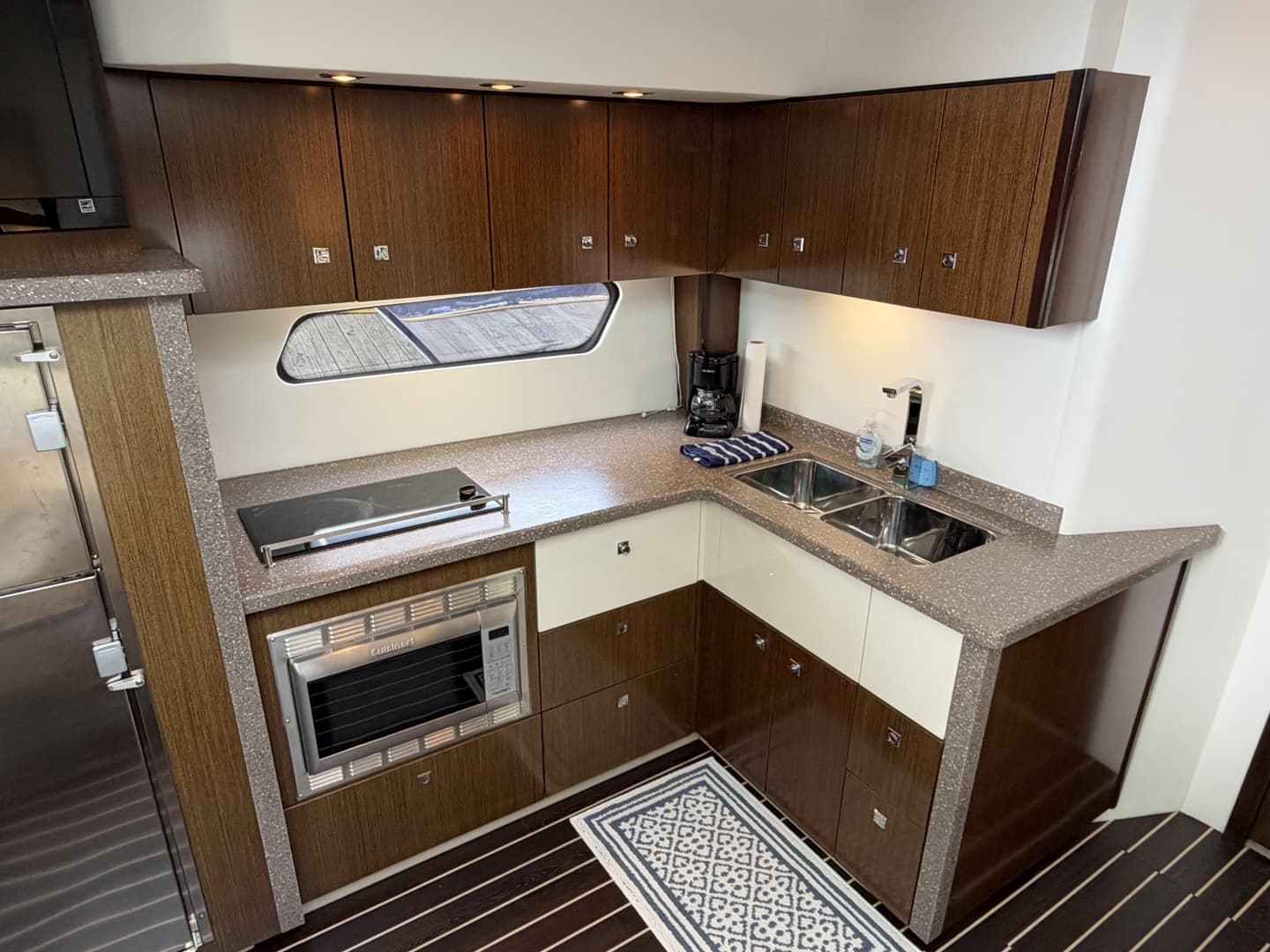 2011 Cruisers Yachts 48 Cantius