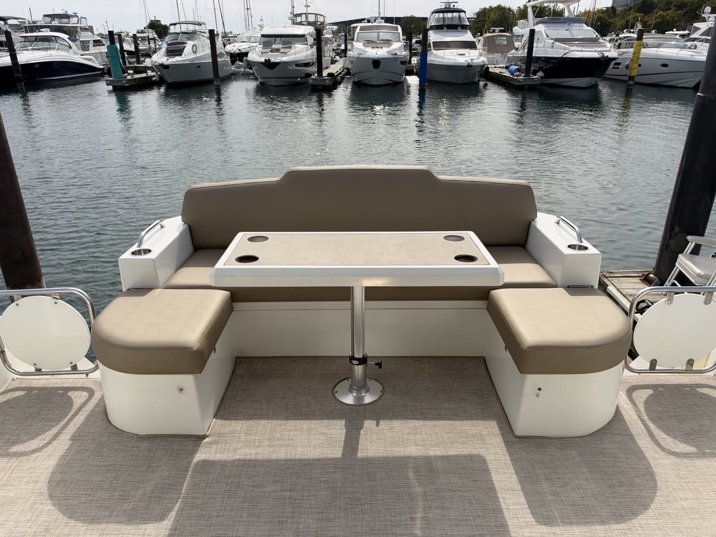 2011 Cruisers Yachts 48 Cantius