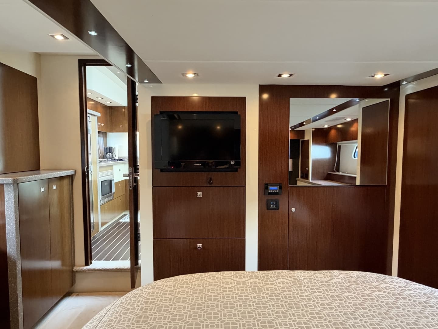 2011 Cruisers Yachts 48 Cantius