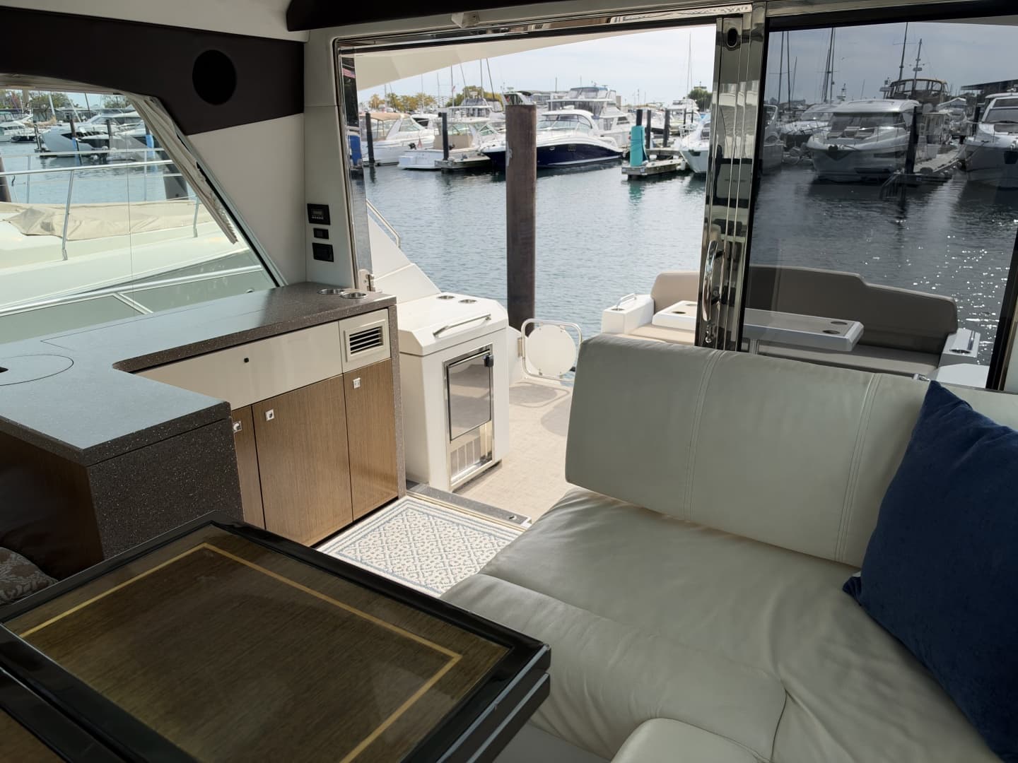 2011 Cruisers Yachts 48 Cantius