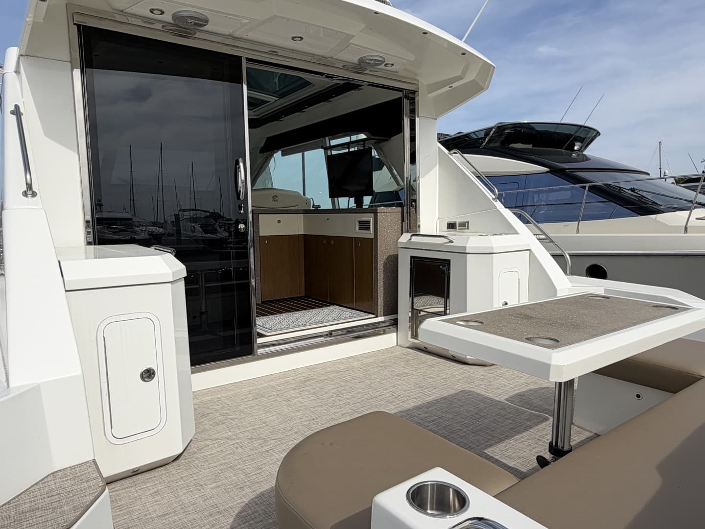 2011 Cruisers Yachts 48 Cantius