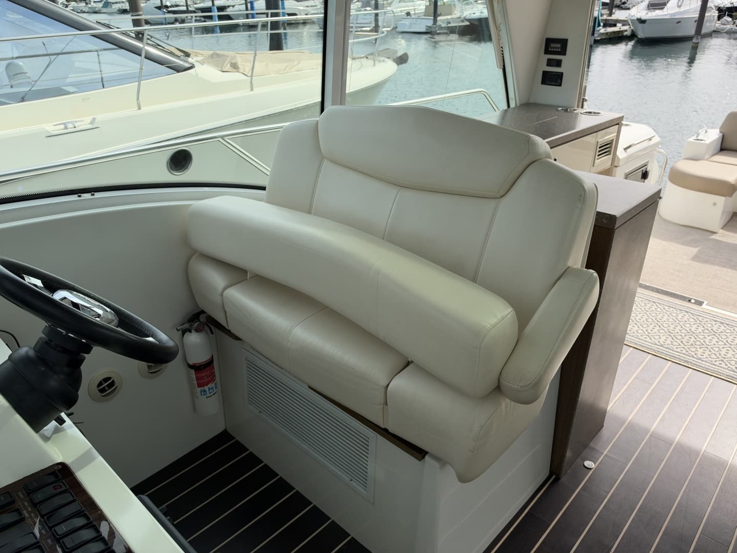 2011 Cruisers Yachts 48 Cantius