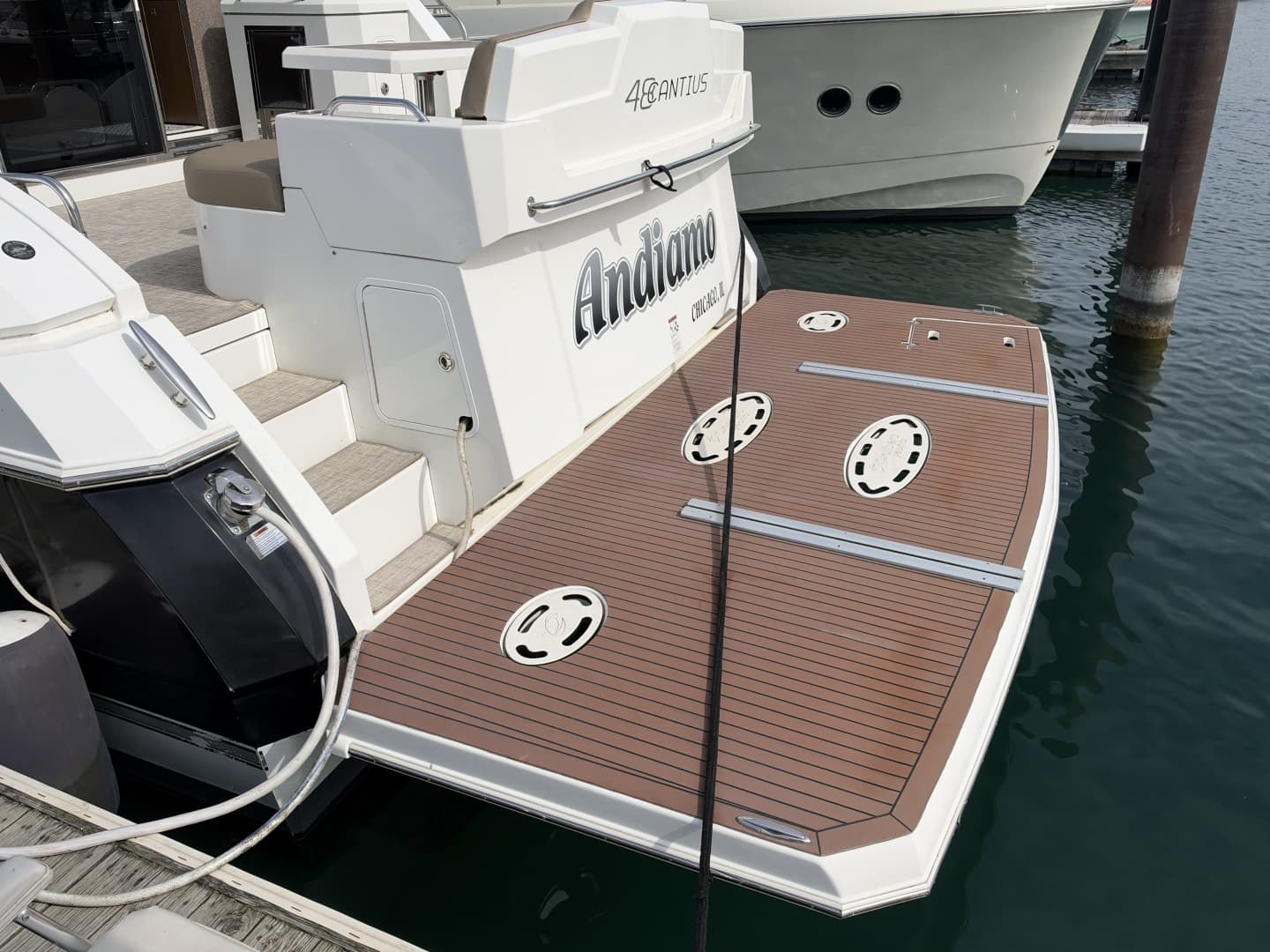 2011 Cruisers Yachts 48 Cantius