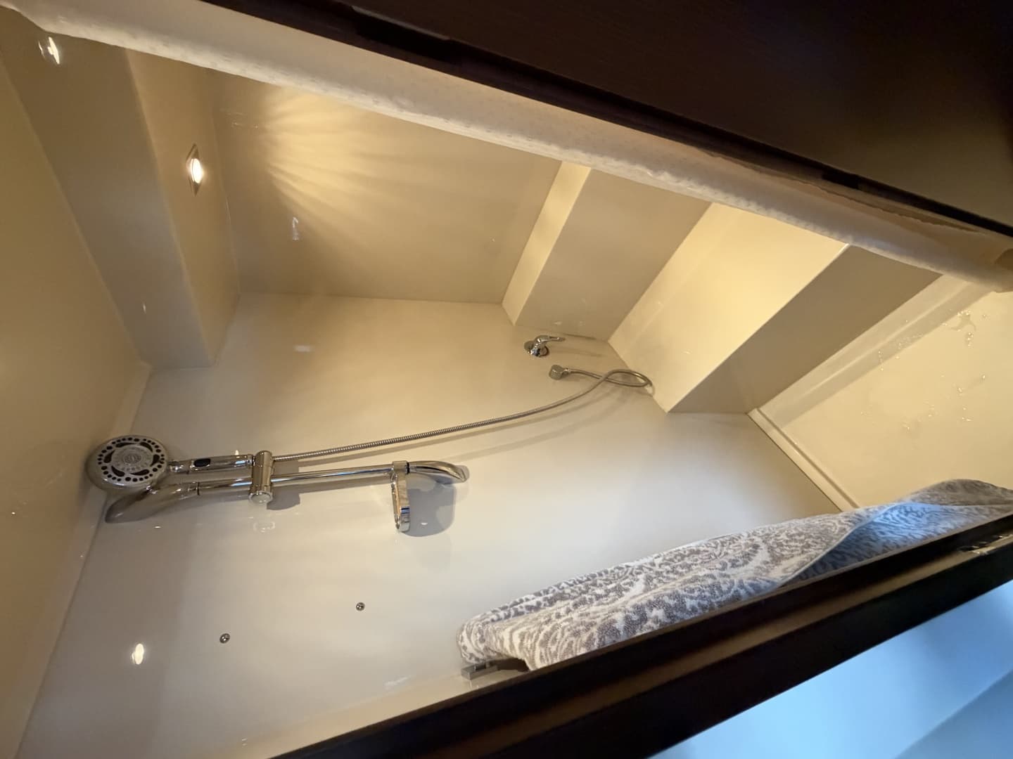 2011 Cruisers Yachts 48 Cantius