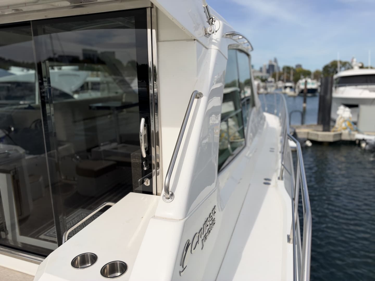2011 Cruisers Yachts 48 Cantius
