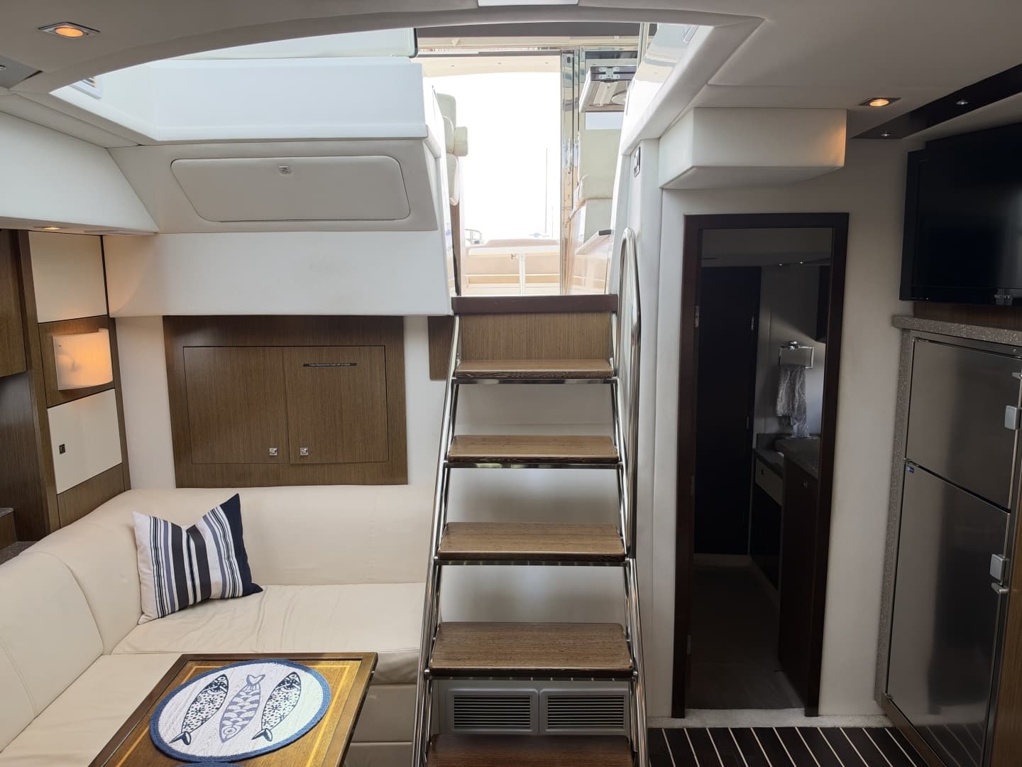 2011 Cruisers Yachts 48 Cantius