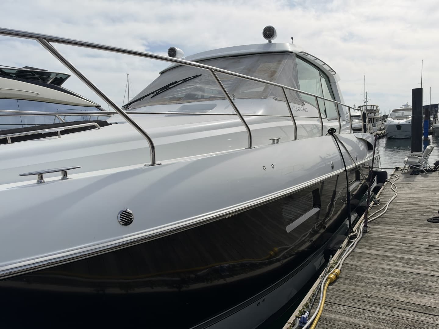 2011 Cruisers Yachts 48 Cantius