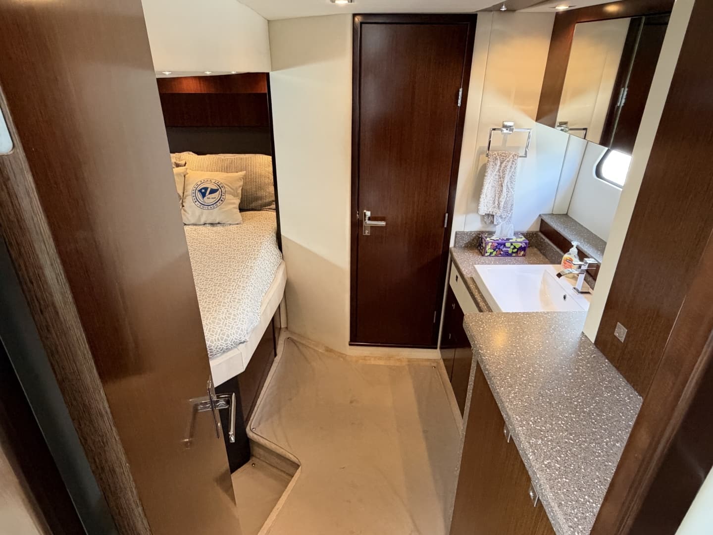 2011 Cruisers Yachts 48 Cantius