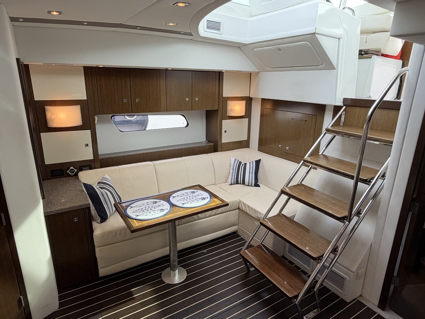 2011 Cruisers Yachts 48 Cantius