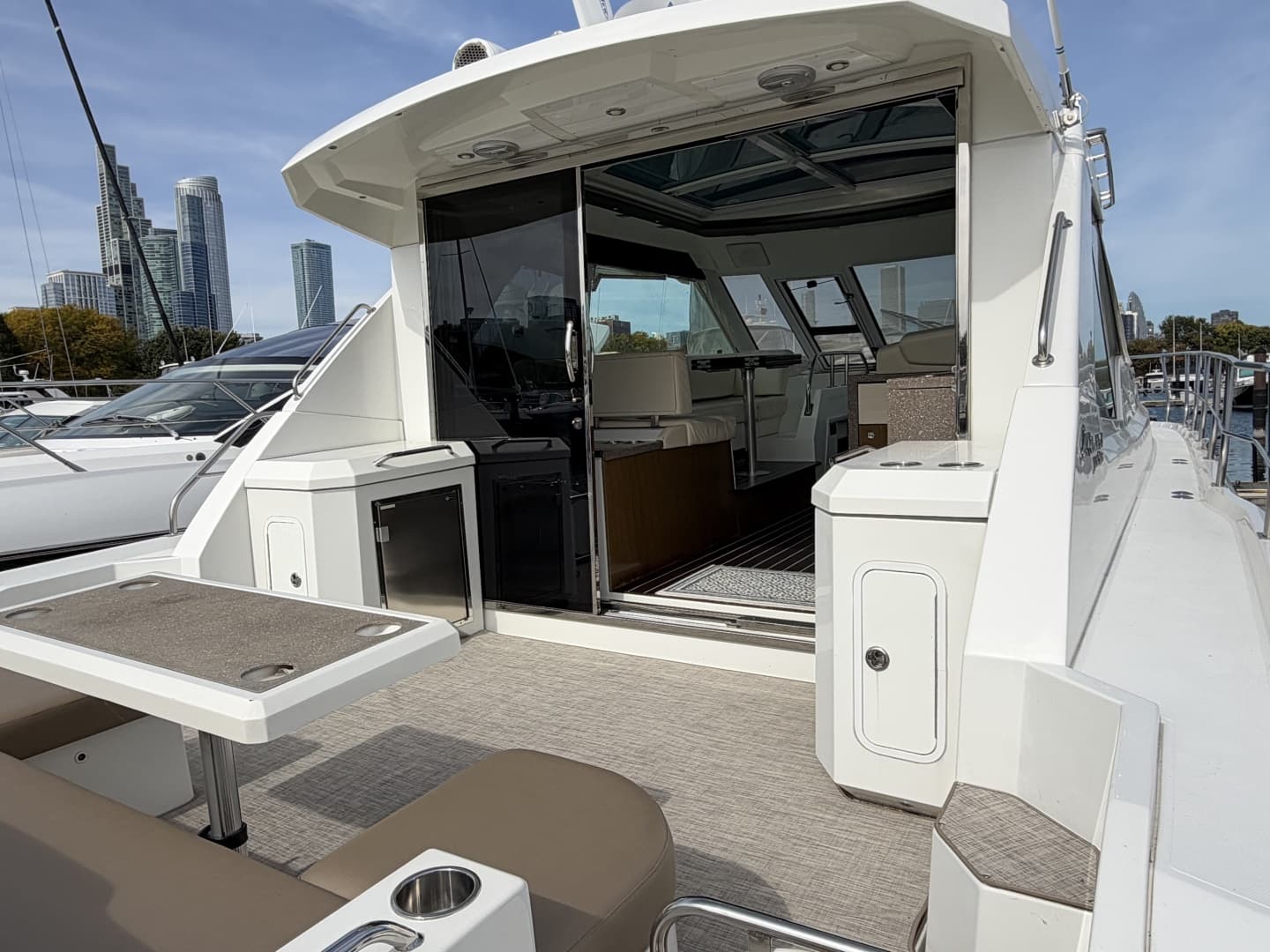 2011 Cruisers Yachts 48 Cantius