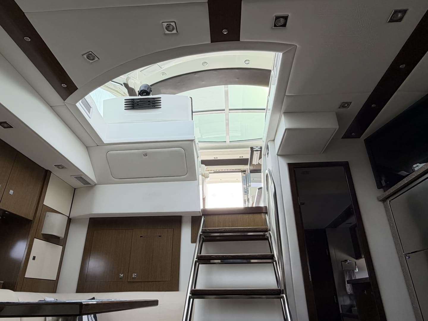 2011 Cruisers Yachts 48 Cantius
