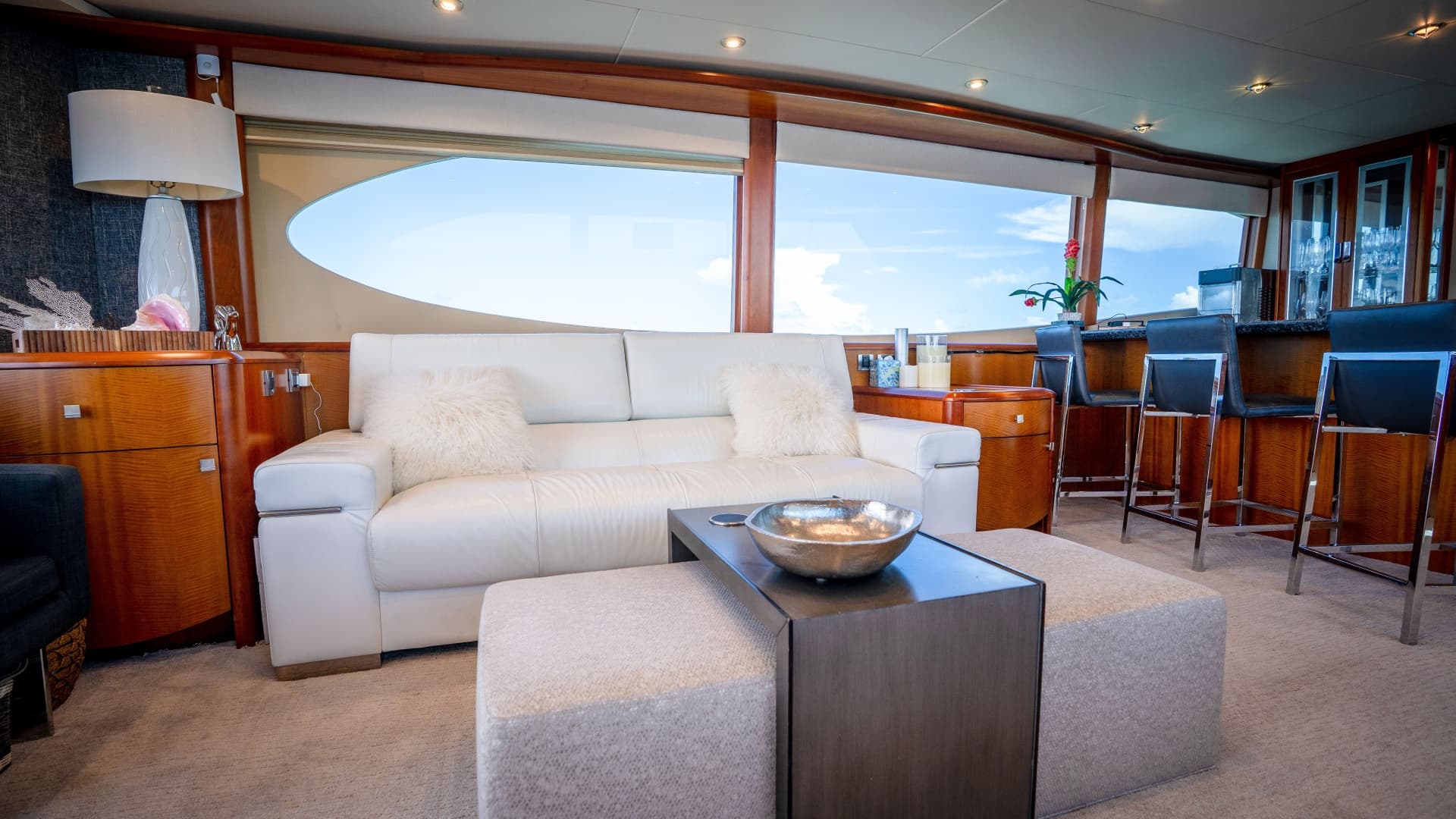 2006 Lazzara Yachts Skylounge