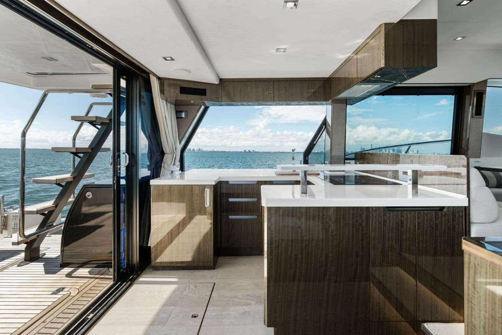 2021 Galeon 
