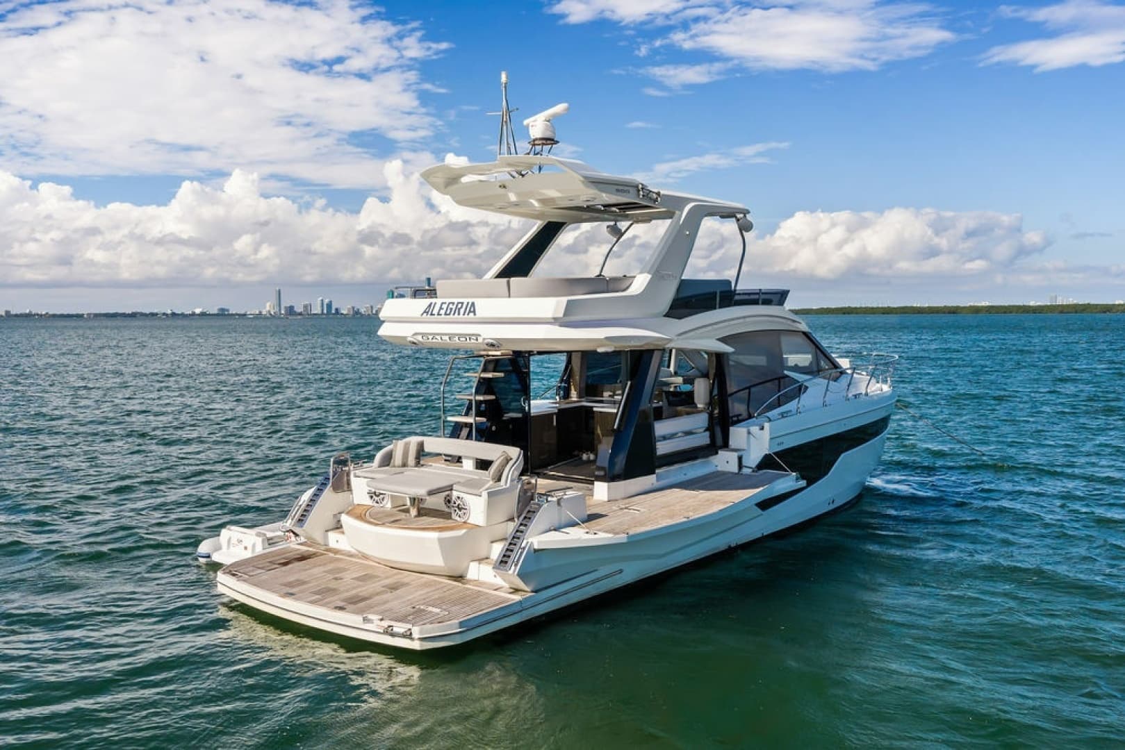 2021 Galeon 