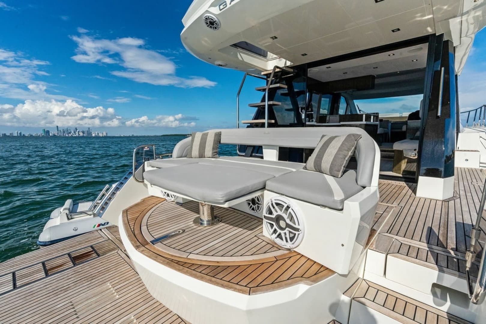 2021 Galeon 