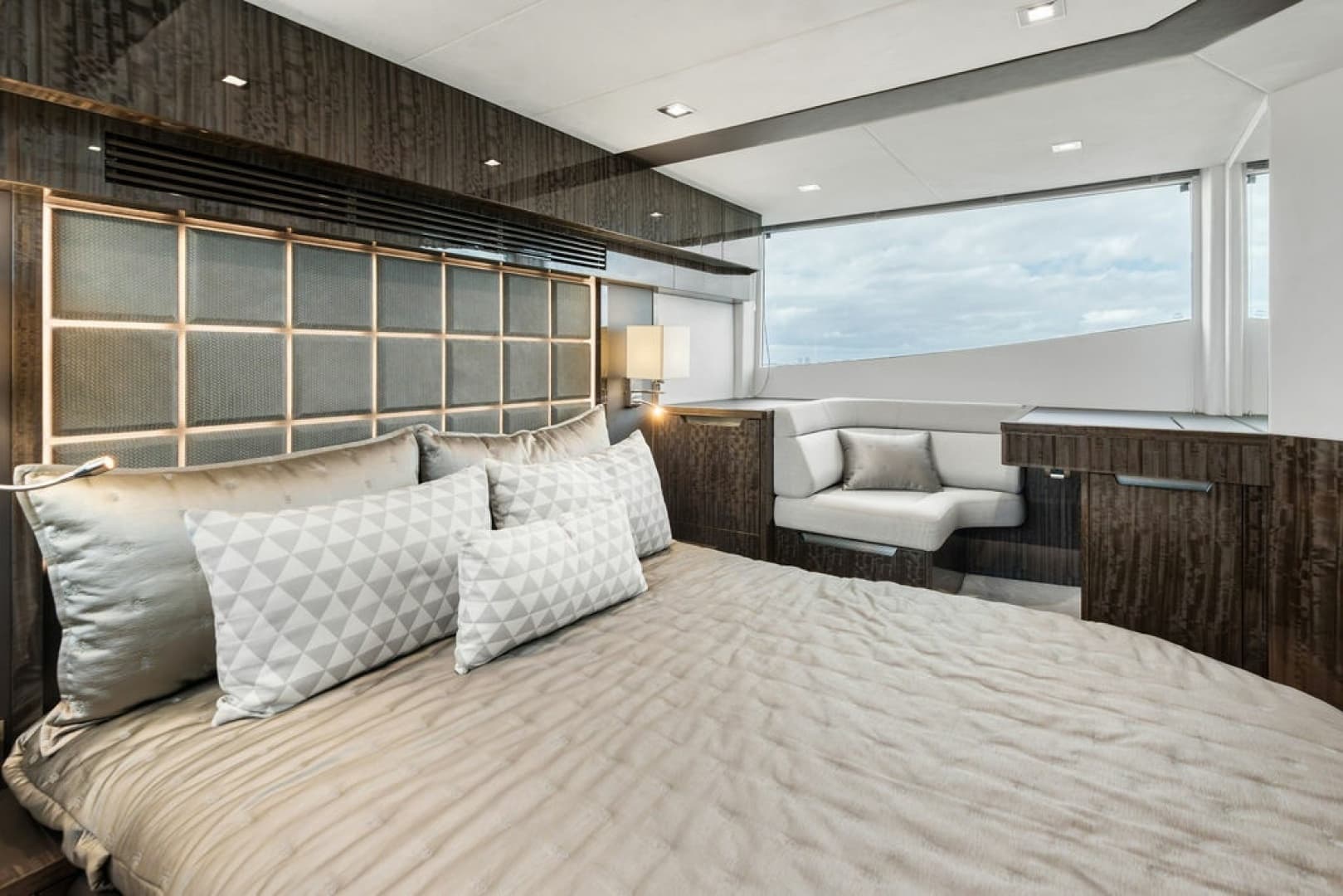 2021 Galeon 